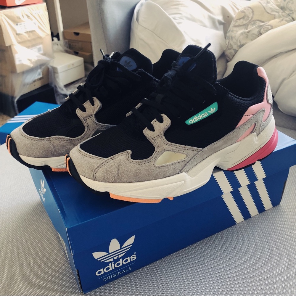 Adidas falcon core black sneakers